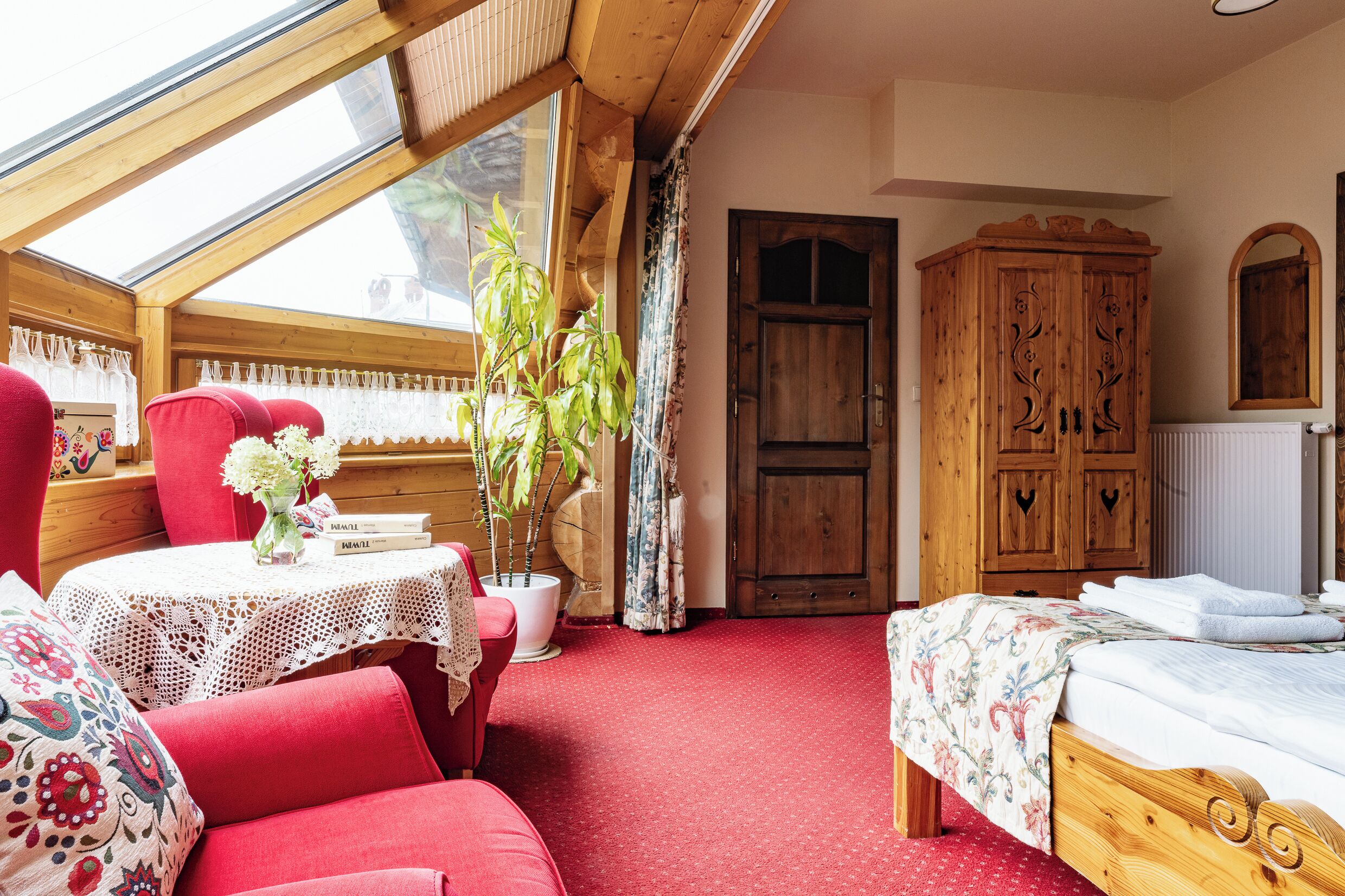 أغطية فراش متميزة وتجهيزات عازلة للصوت ومكواة/لوح كي وملاءات أسرّة