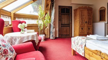 أغطية فراش متميزة وتجهيزات عازلة للصوت ومكواة/لوح كي وملاءات أسرّة