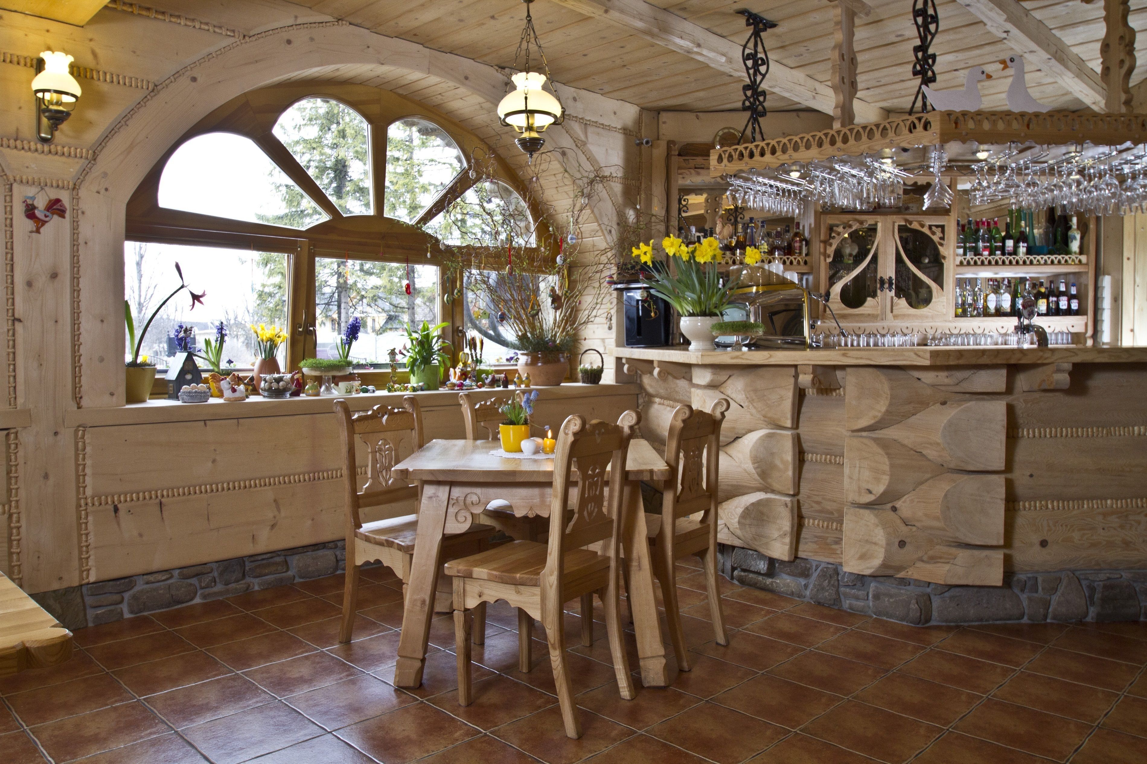 Aperto a colazione, pranzo e cena, cucina internazionale 