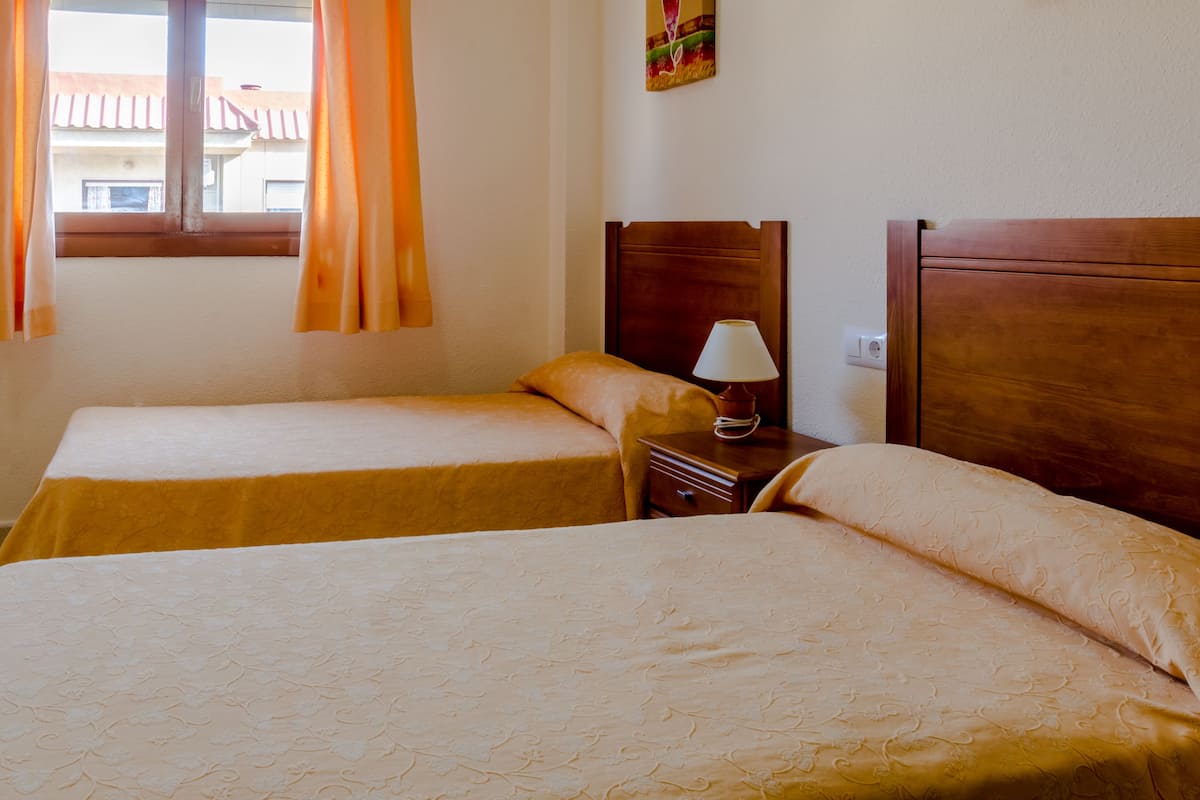 Appartement, 2 slaapkamers, terras | Een strijkplank/strijkijzer, gratis babybedden, gratis wifi, beddengoed