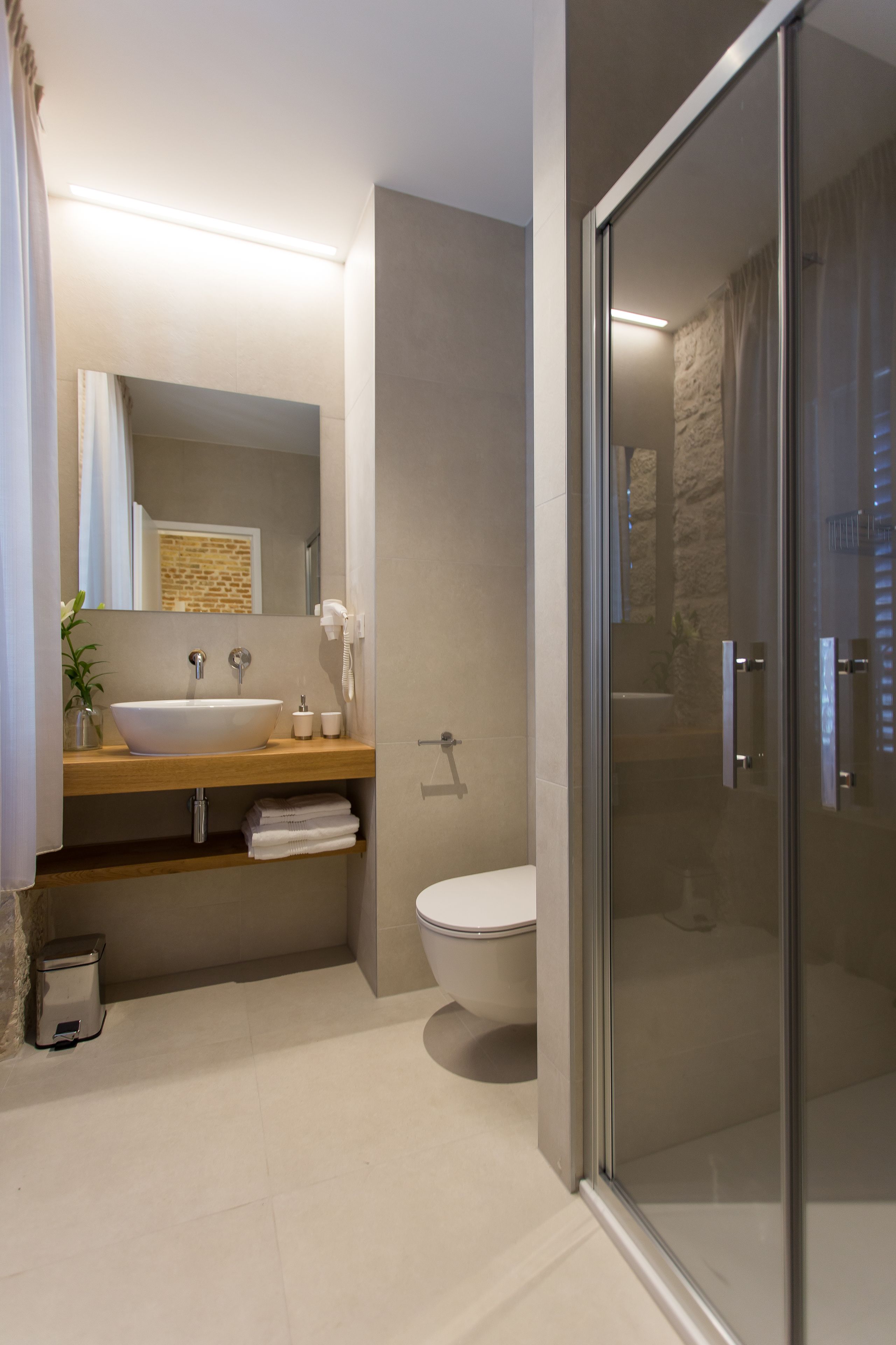 shower, free toiletries, hair dryer, slippers