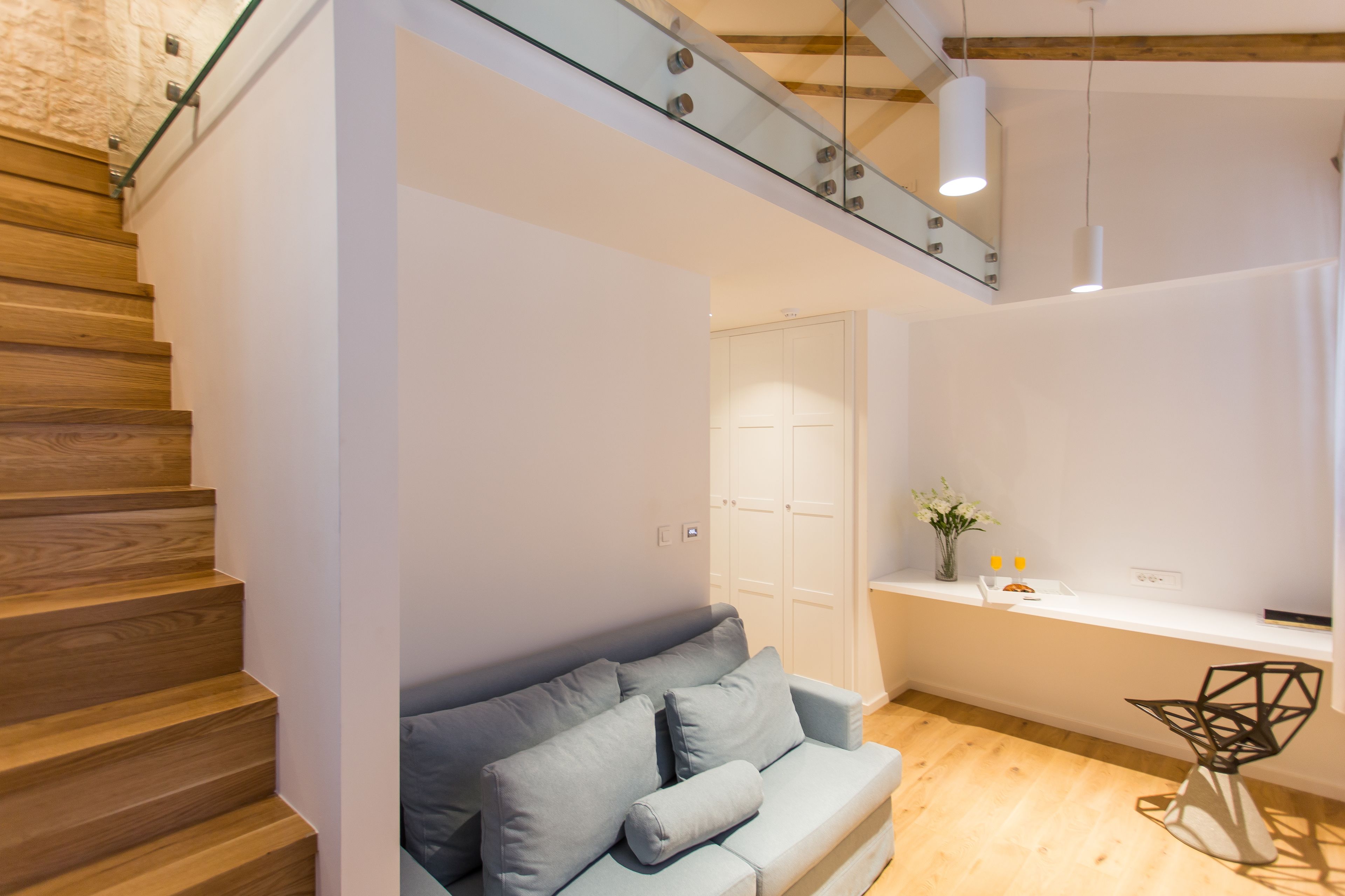 superior suite, sea view | living area | flat-screen tv