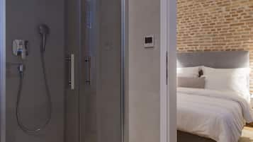 1 bedroom, premium bedding, minibar, in-room safe
