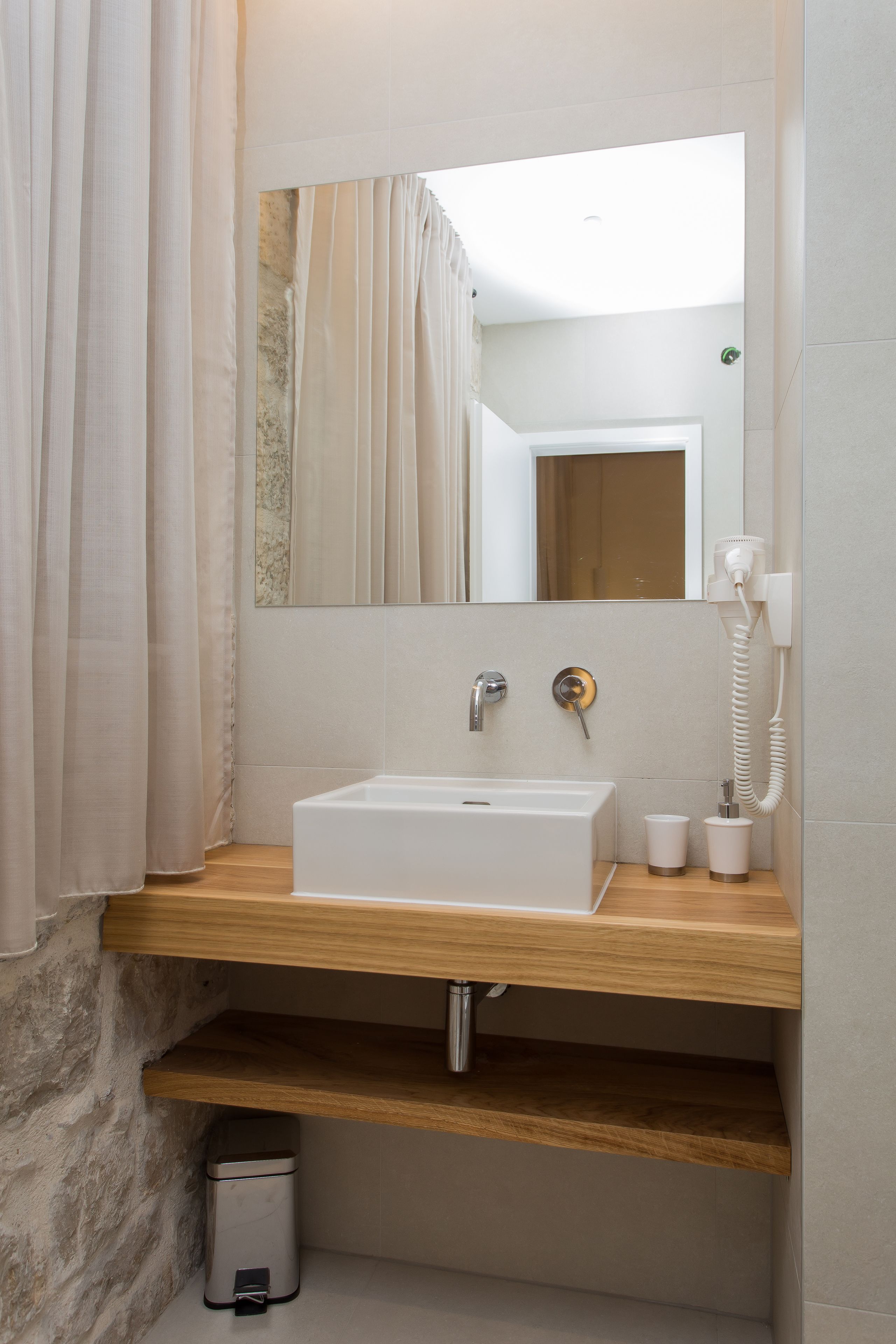 shower, free toiletries, hair dryer, slippers