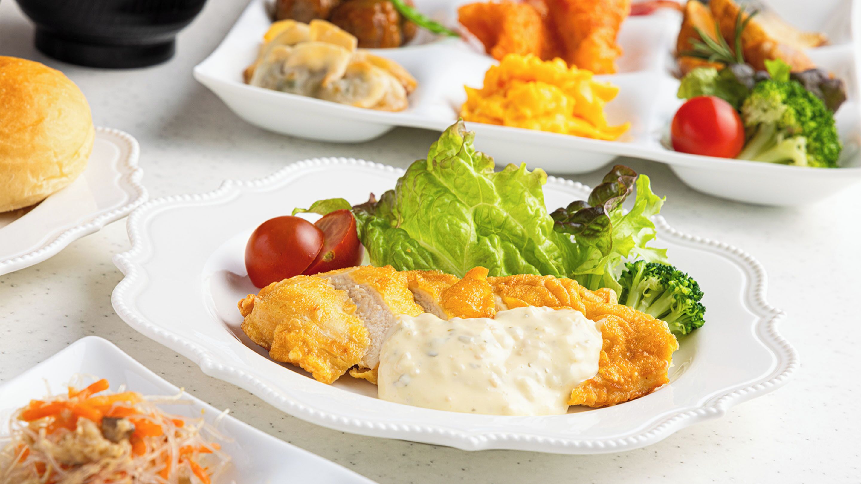 Daily buffet breakfast (JPY 2300 per person)