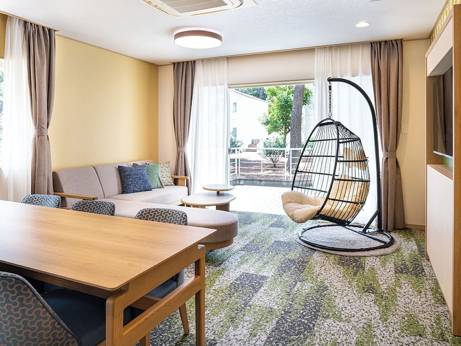 Desk, WiFi (free), bed sheets