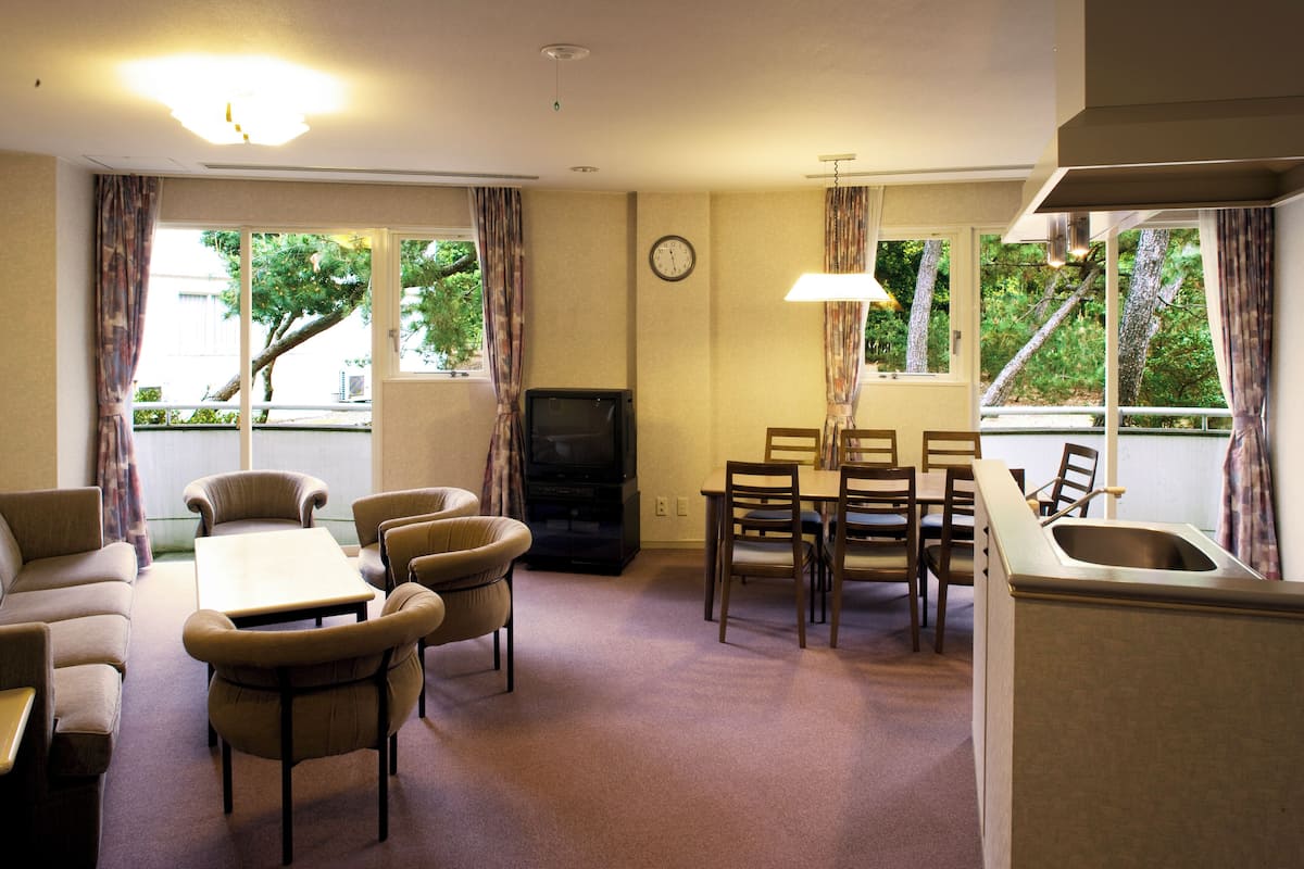 1 bedroom, desk, free WiFi, bed sheets