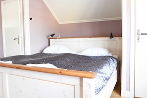 Habitació quàdruple, bany compartit | Decoració individual, mobiliari individual i escriptori 