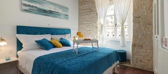 Palace Central Square