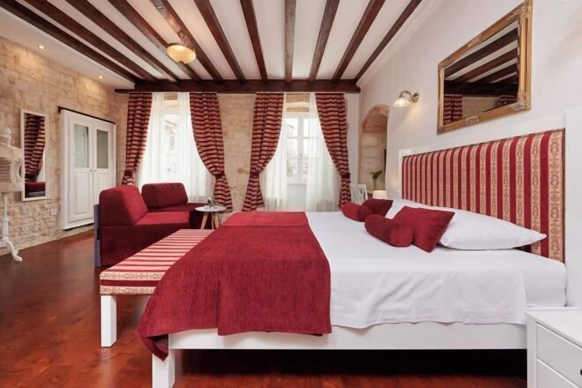 Premium bedding, in-room safe, laptop workspace, soundproofing