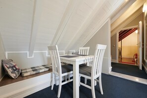 Apartment, City View | Dining room