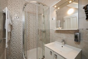 Apartment, City View | Bathroom | Free toiletries, hair dryer, bidet, towels