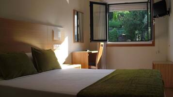 Habitación estándar | Escritorio, wifi gratis, ropa de cama