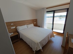 Exclusive Room | Desk, free WiFi, bed sheets