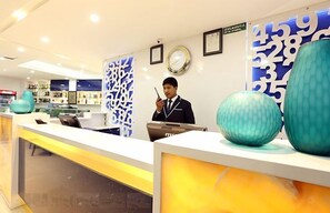 Quầy tiếp tân