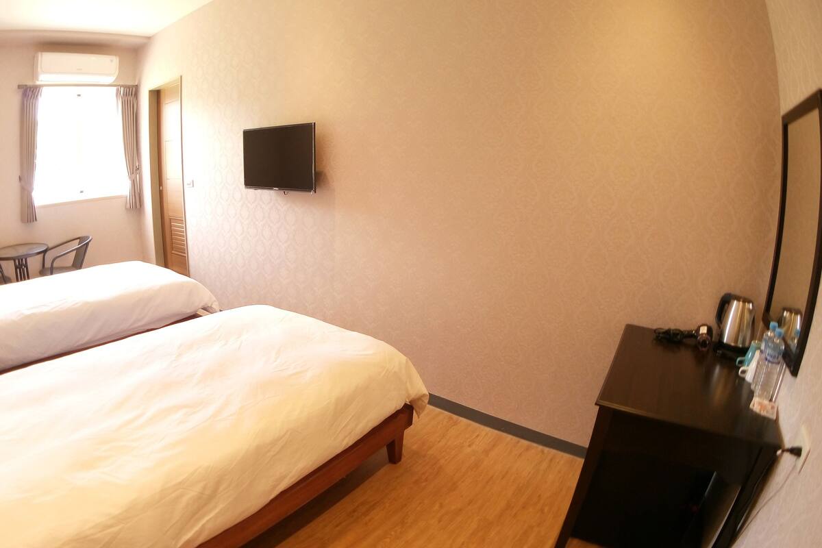 Chambre Double, 2 lits une place | Bureau, Wi-Fi gratuit