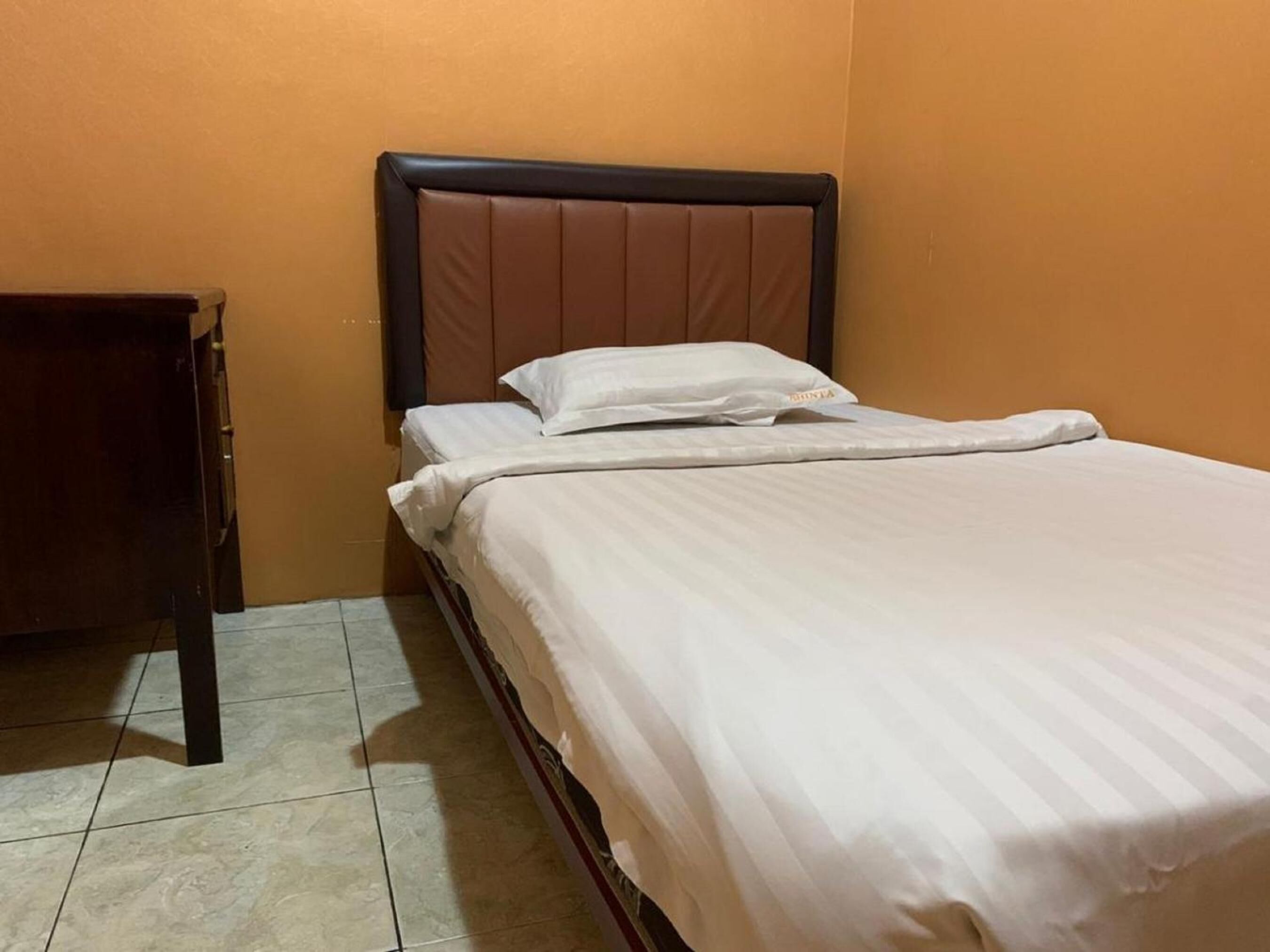 Ropa de cama de alta calidad, caja fuerte, escritorio y wifi gratis