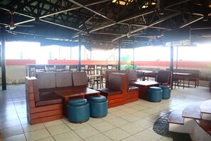 Sports bar - Urban Travellers Hotel (Pasay)