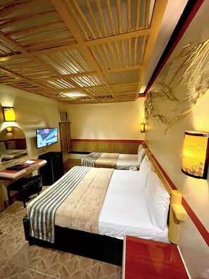 Minibar, espacio para trabajar con laptop y wifi gratis 