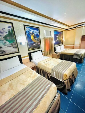 Deluxe Family Room | Minibar, laptop workspace, free WiFi - Urban Travellers Hotel (Pasay)