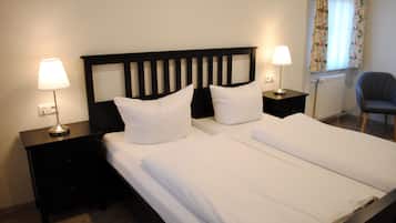 Habitación triple | Escritorio, wifi gratis y ropa de cama
