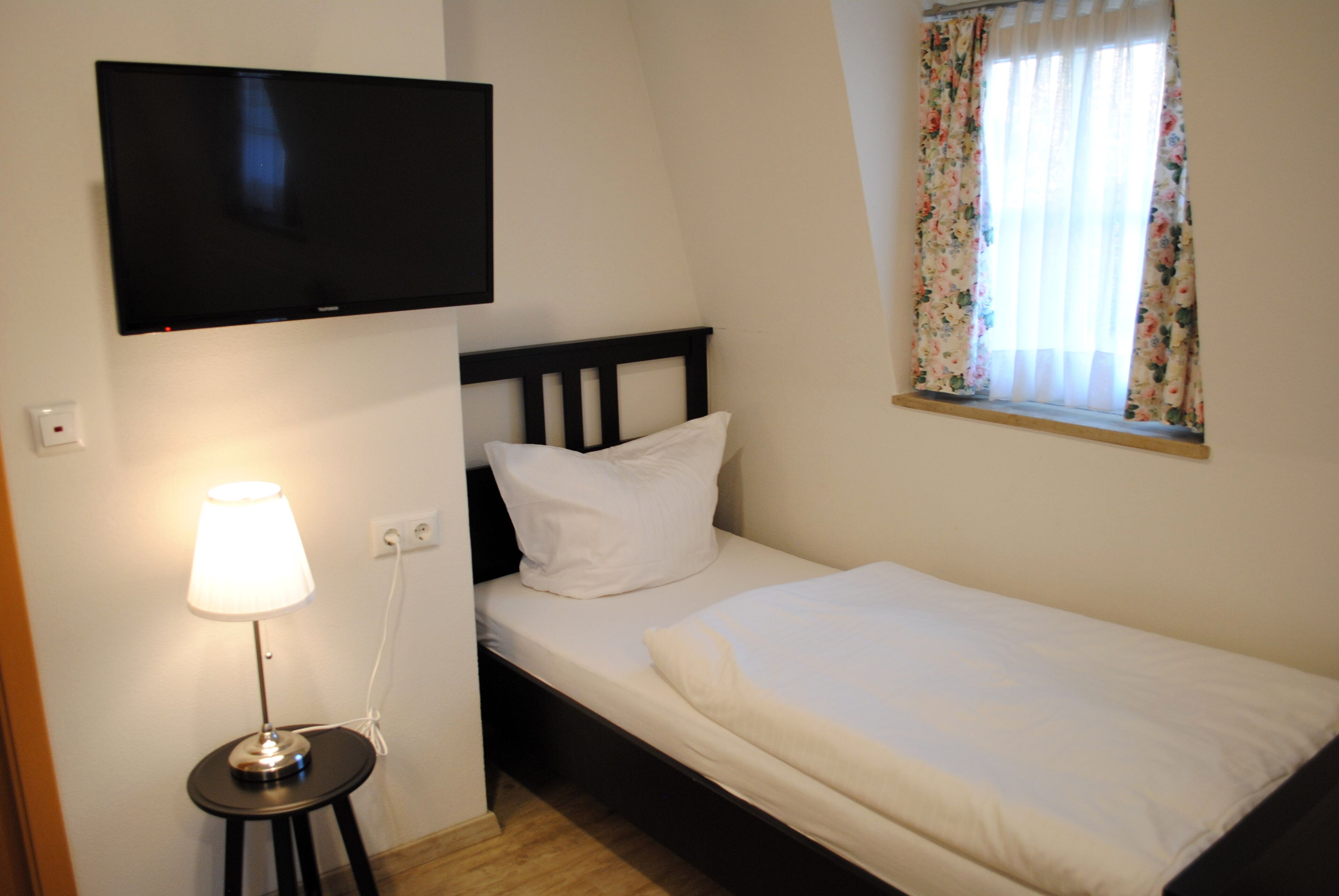 triple room | desk, free wifi, bed sheets