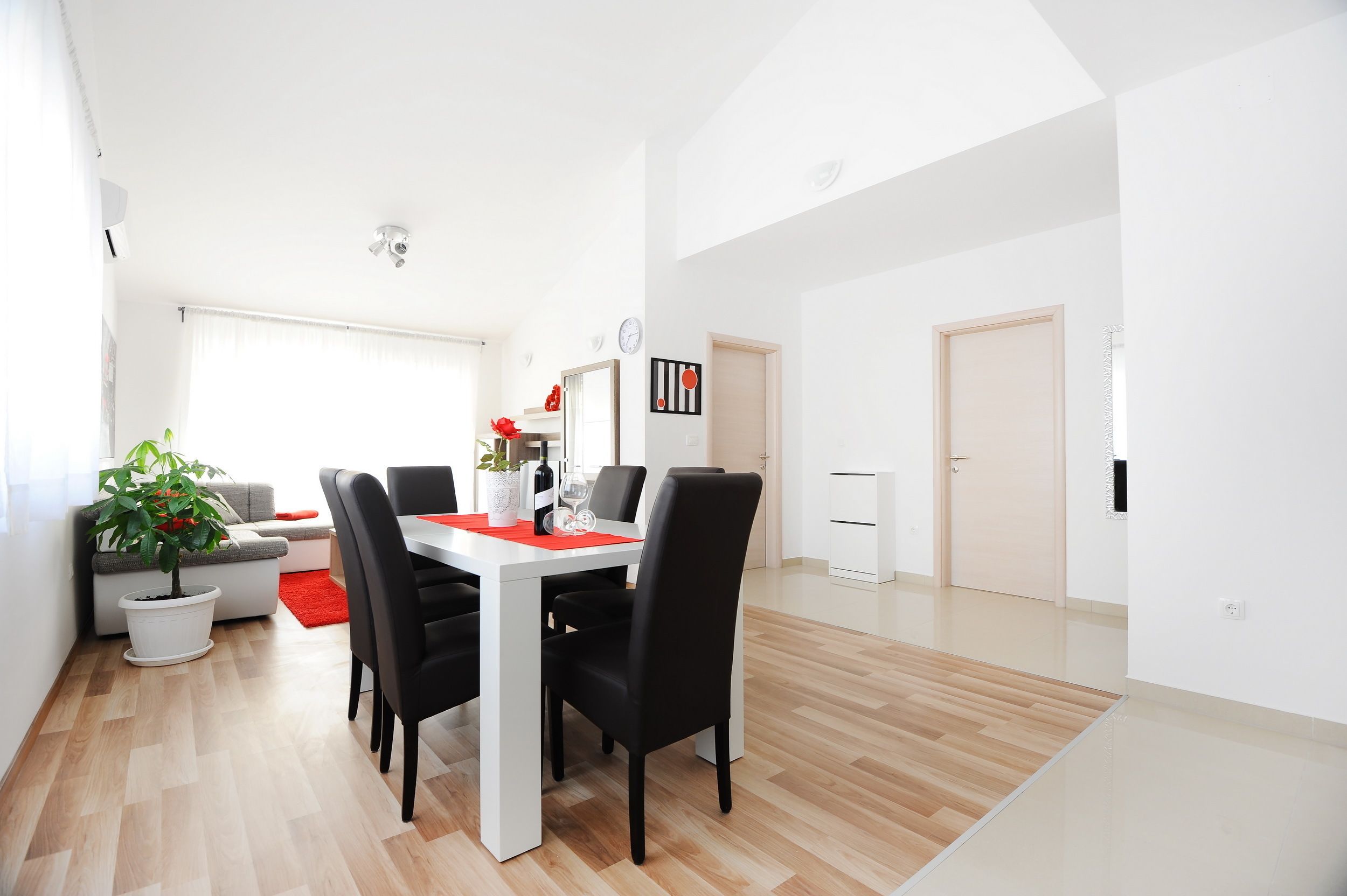 Comfort Apartment, 2 Bedrooms, Balcony, Sea View | In-room dining