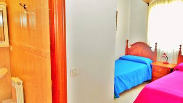 Comfort Triple Room, Private Bathroom | Egyptian cotton sheets, premium bedding, down duvets, memory-foam beds
