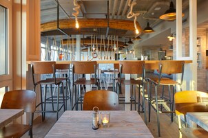 Desayuno buffet diario (EUR 21.90 por persona)