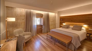 Desk, blackout drapes, free WiFi, bed sheets