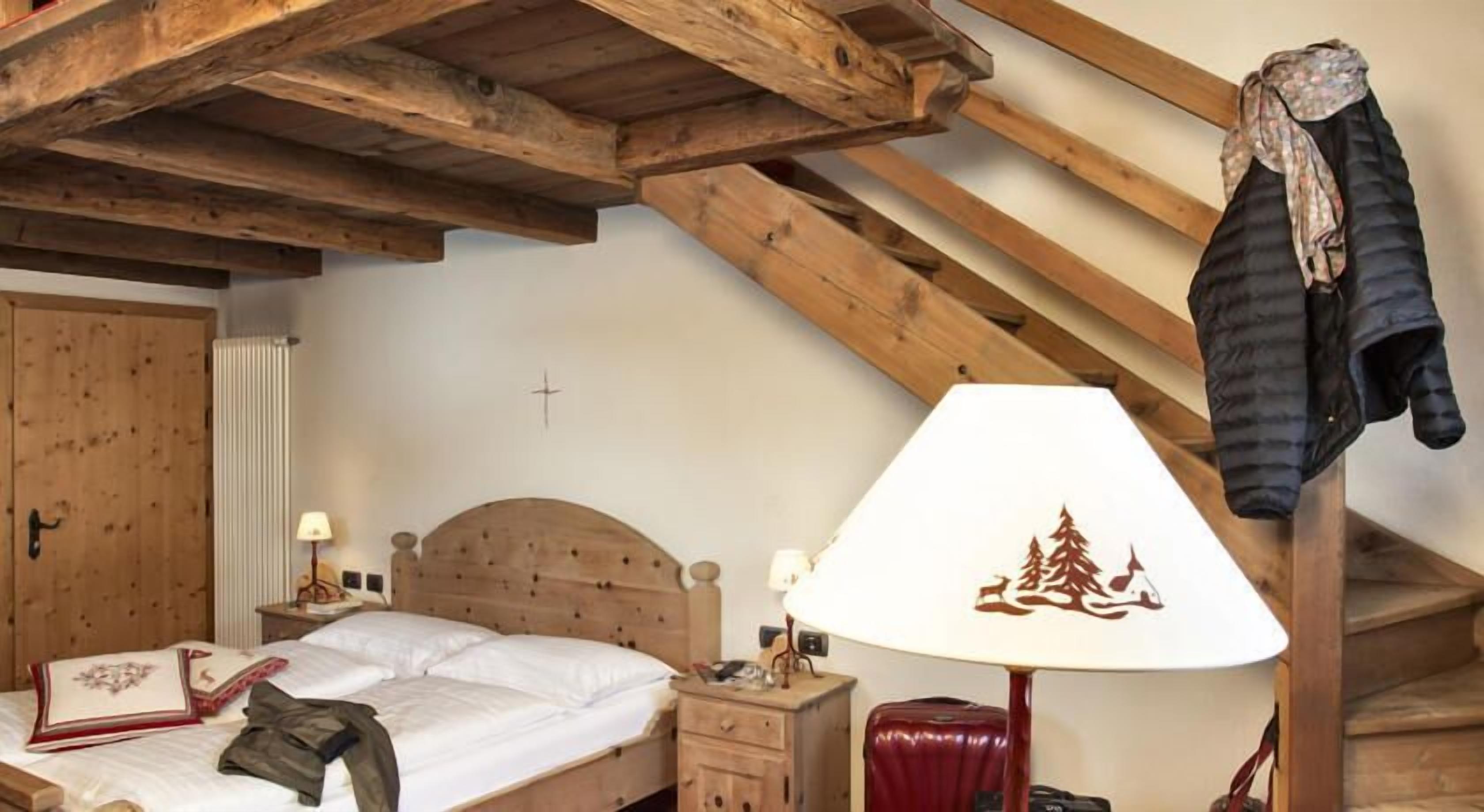 Sviitti (Federia) | Ylelliset vuodevaatteet, minibaari, tallelokero huoneessa, äänieristys