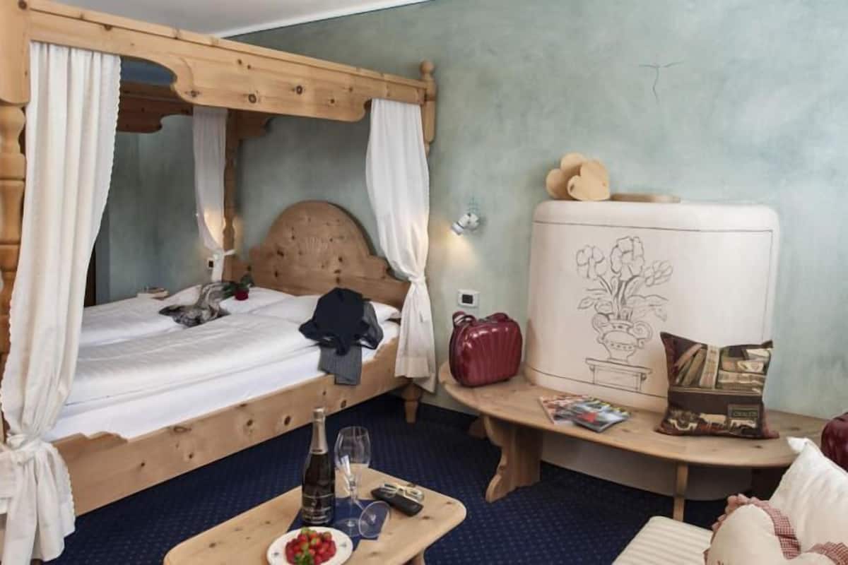 Junior Suite (La Parè) | Premium bedding, minibar, in-room safe, soundproofing