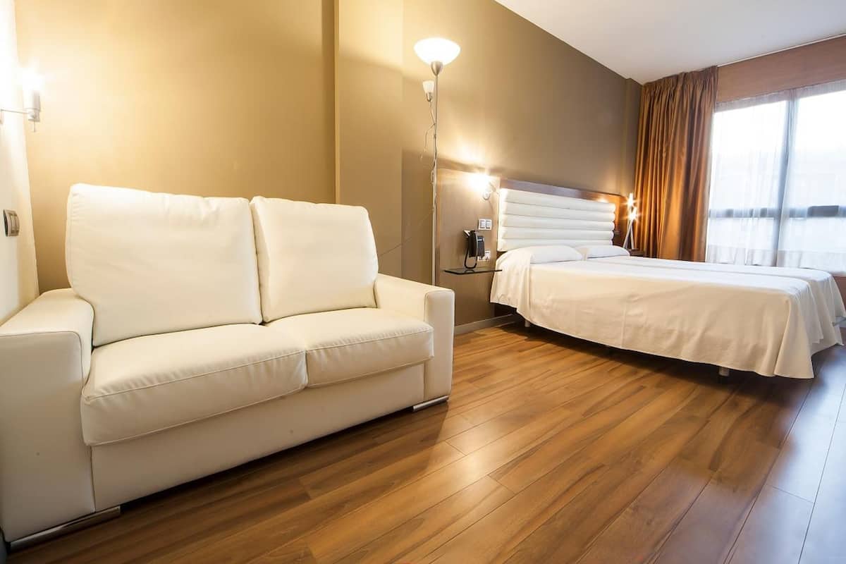 standard double room | minibar, in-room safe, desk, blackout curtains