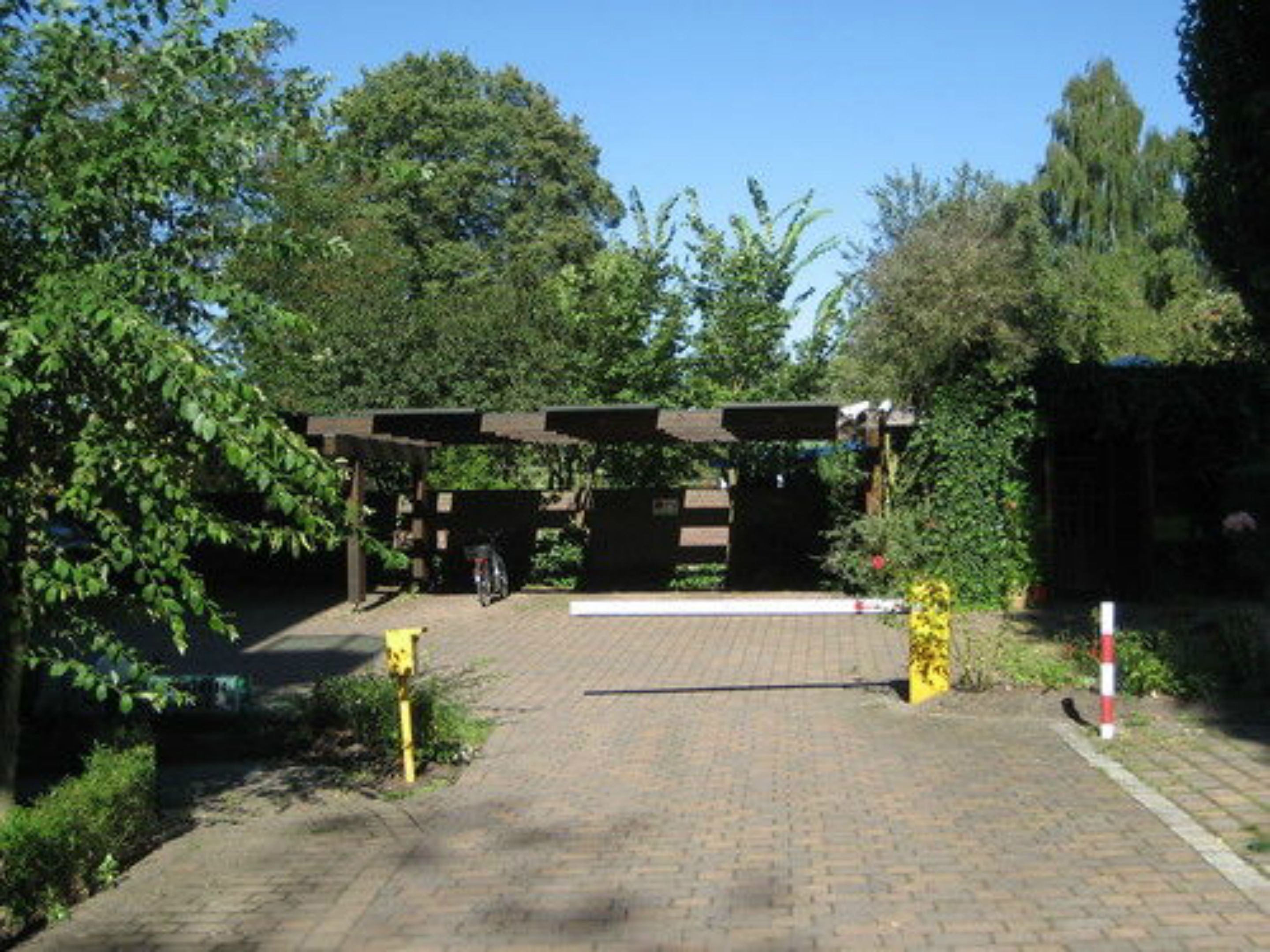 self-parking (surcharge) 10 per day