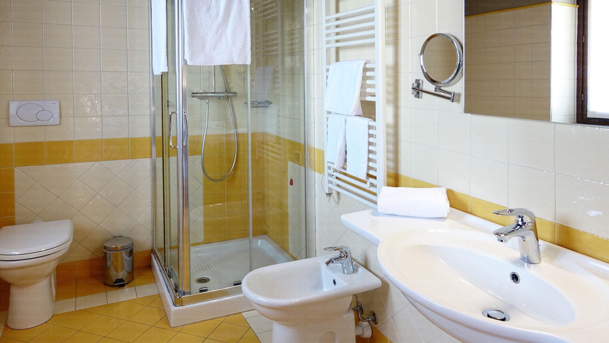 superior double room | bathroom | shower, free toiletries, hair dryer, bidet
