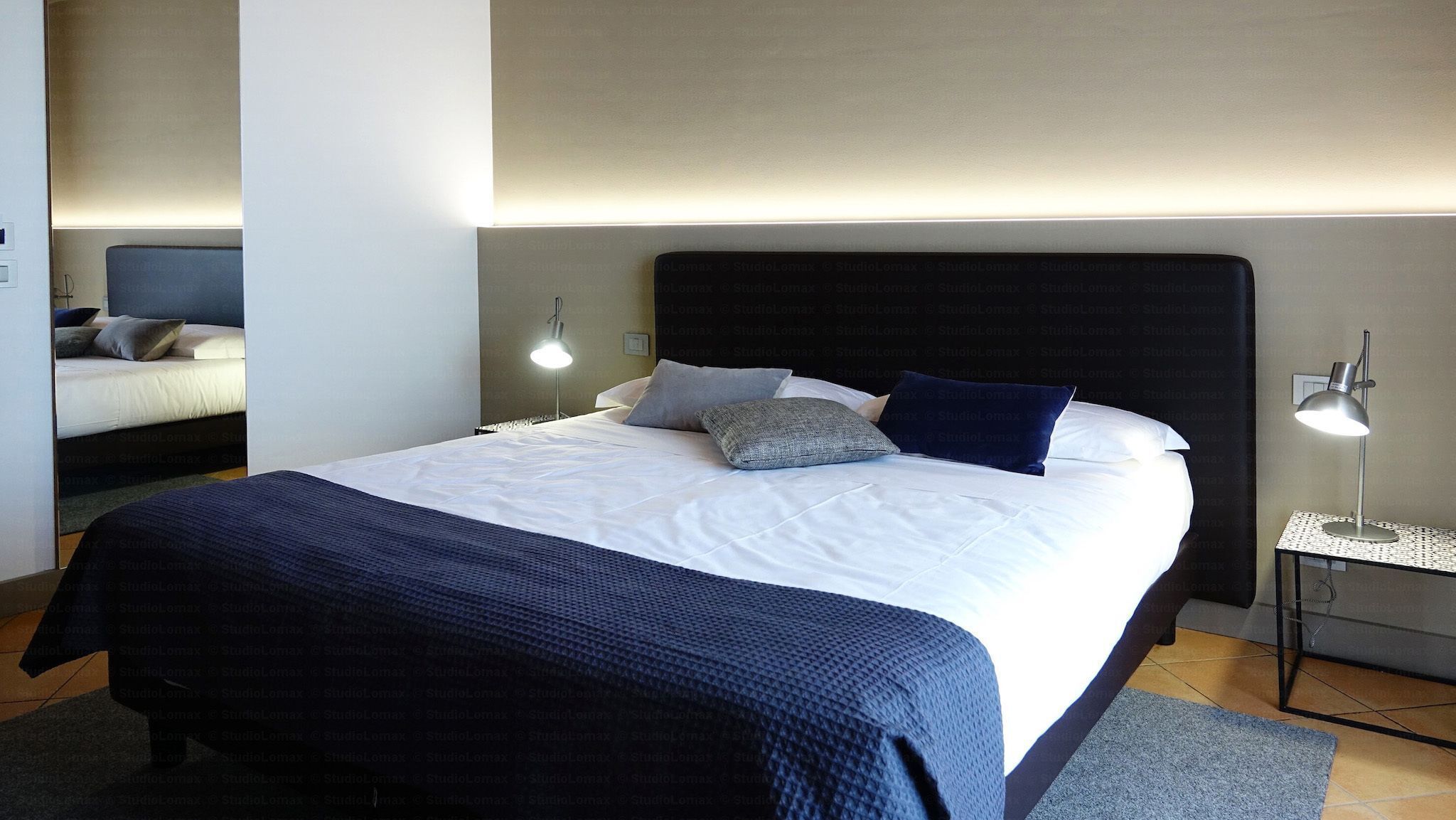 Een minibar, een kluis op de kamer, een bureau, gratis wifi