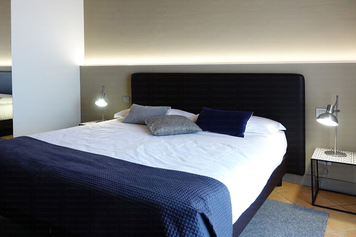 Minibar, két bảo mật tại phòng, bàn 