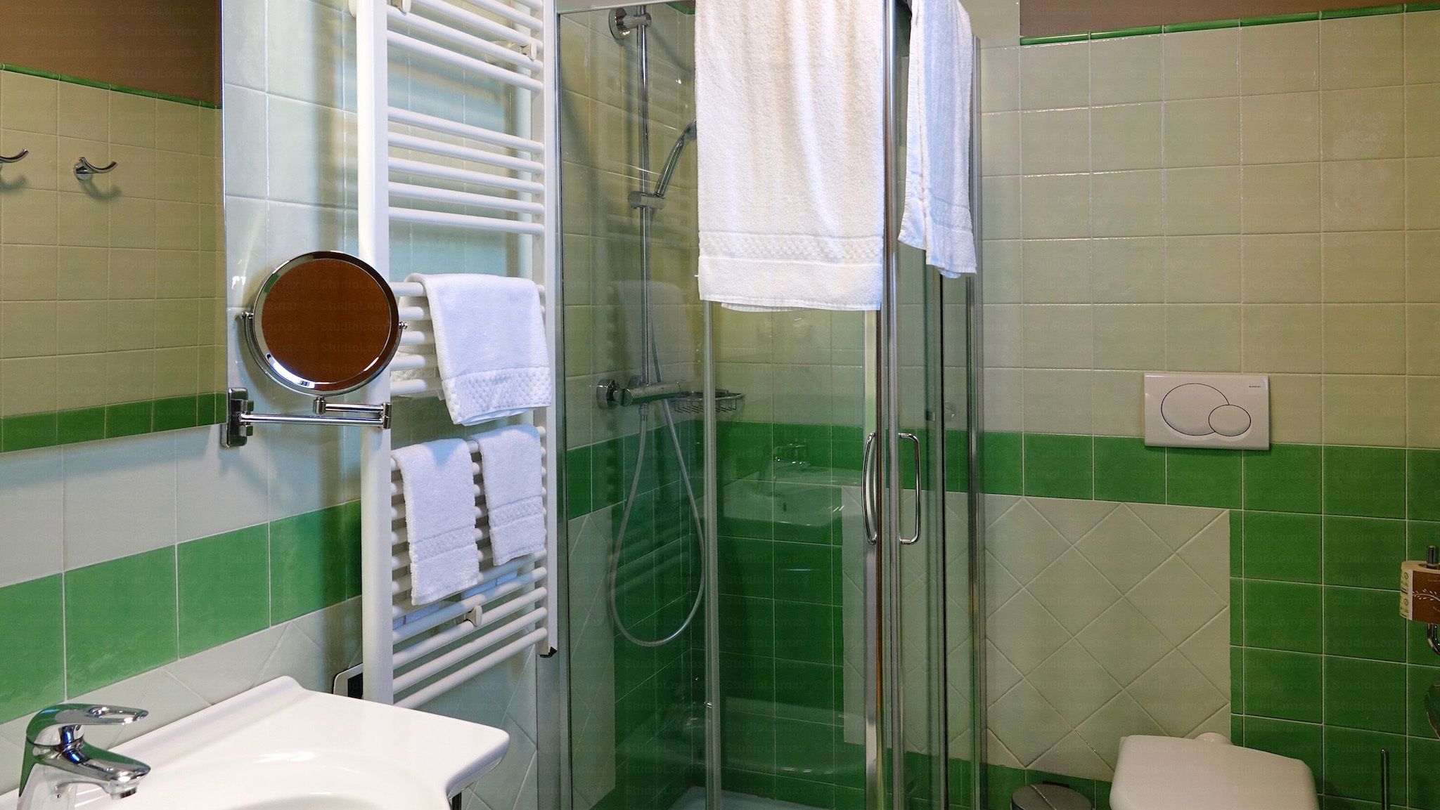 comfort double room | bathroom | shower, free toiletries, hair dryer, bidet