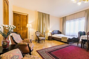 Suíte | Cofres nos quartos, escrivaninha, espaço de trabalho para notebook