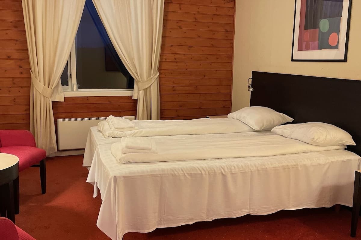 shower, free toiletries, towels