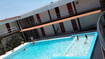 2 piscinas al aire libre