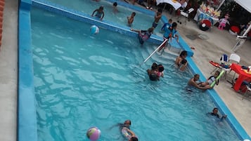 2 piscinas al aire libre