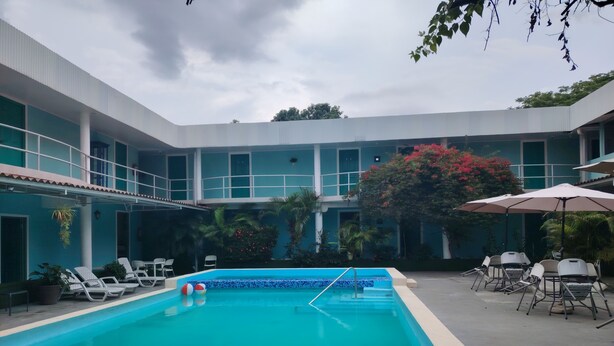 Outdoor pool - Hotel Pacific Coast (Veracruz)
