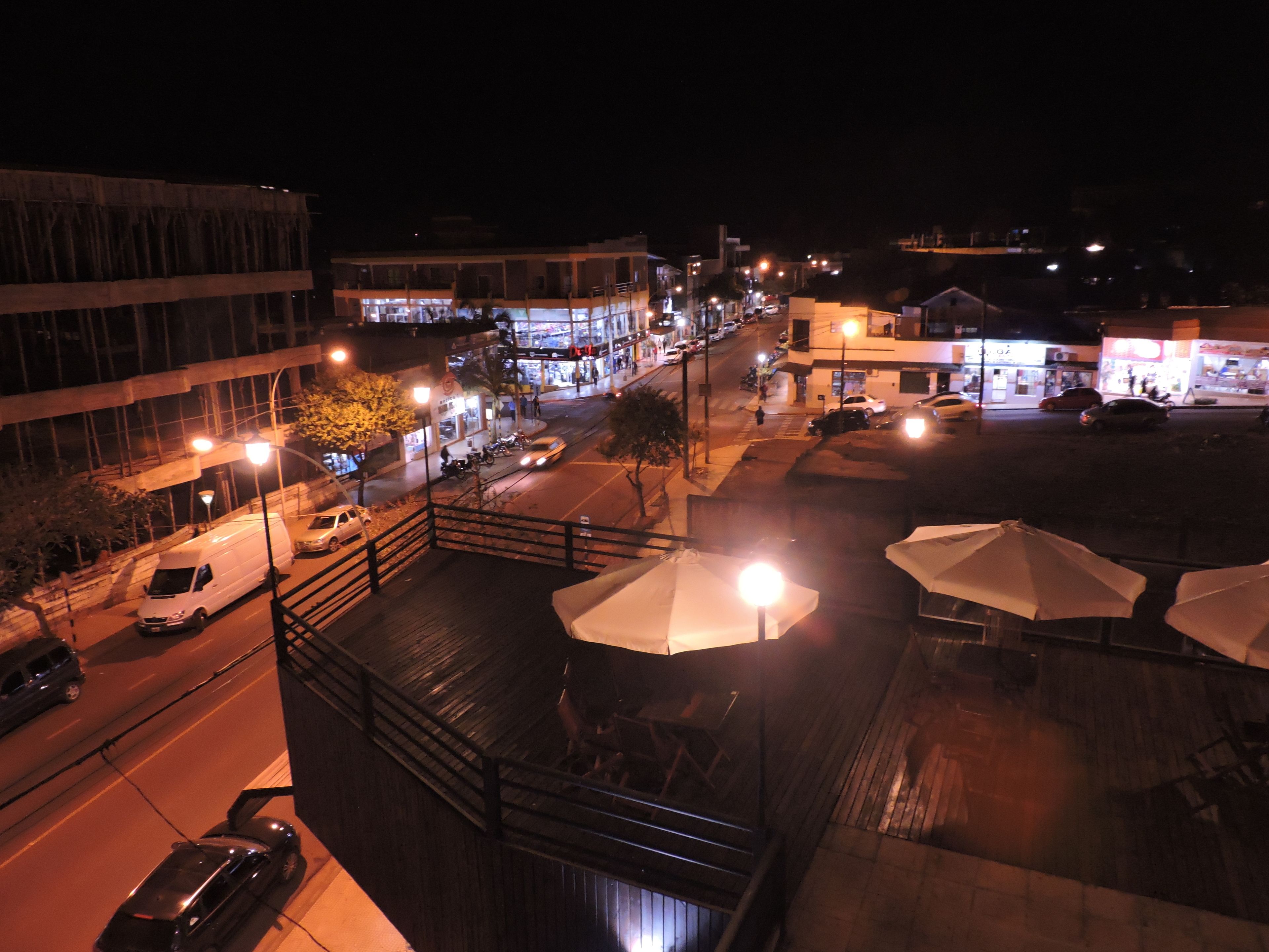 Mặt tiền nơi lưu trú - ban đêm