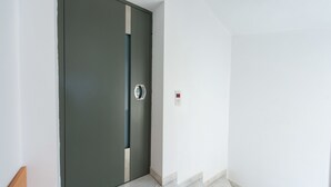 Ảnh chưa phân loại, 2 trong số 16 ảnh, nút