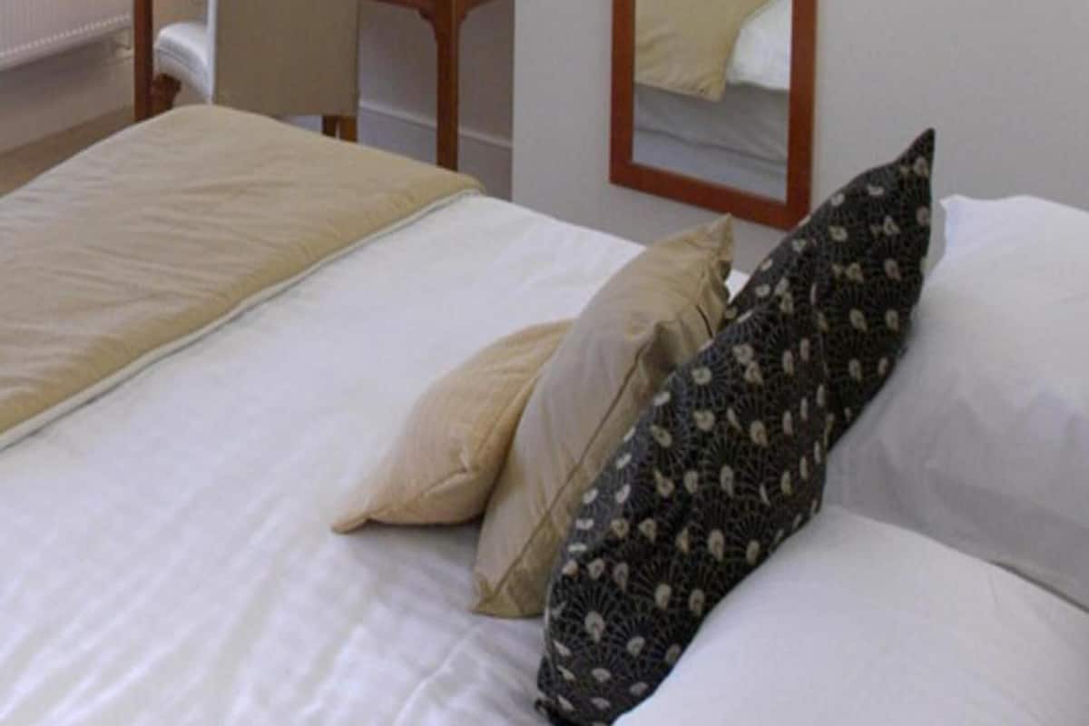 desk, iron/ironing board, free wifi