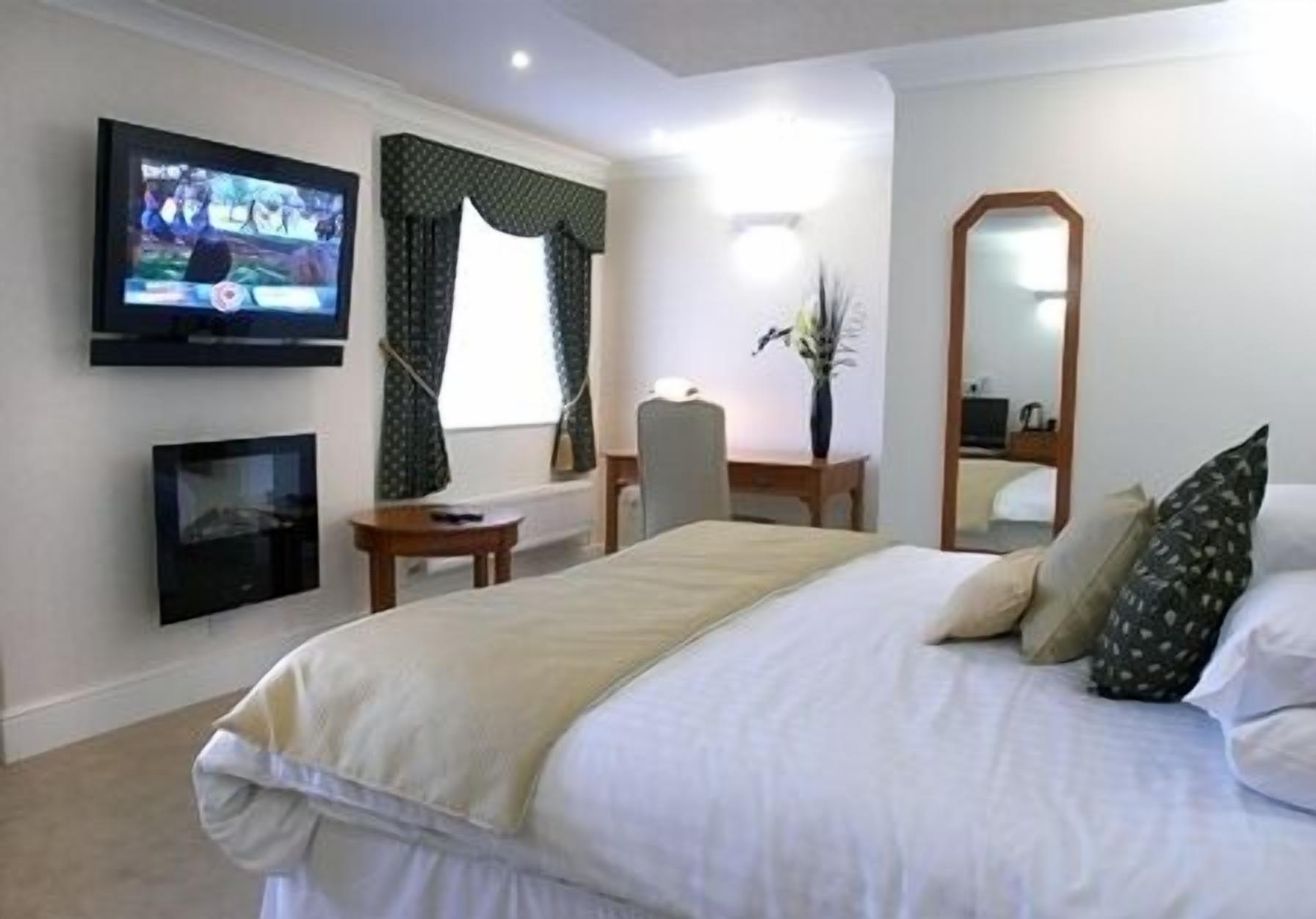 suite | desk, iron/ironing board, free wifi