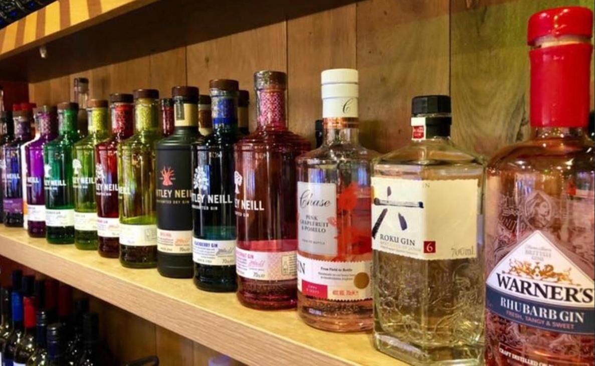 2 restaurants, breakfast, lunch, dinner served; british cuisine