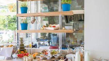 Free daily buffet breakfast