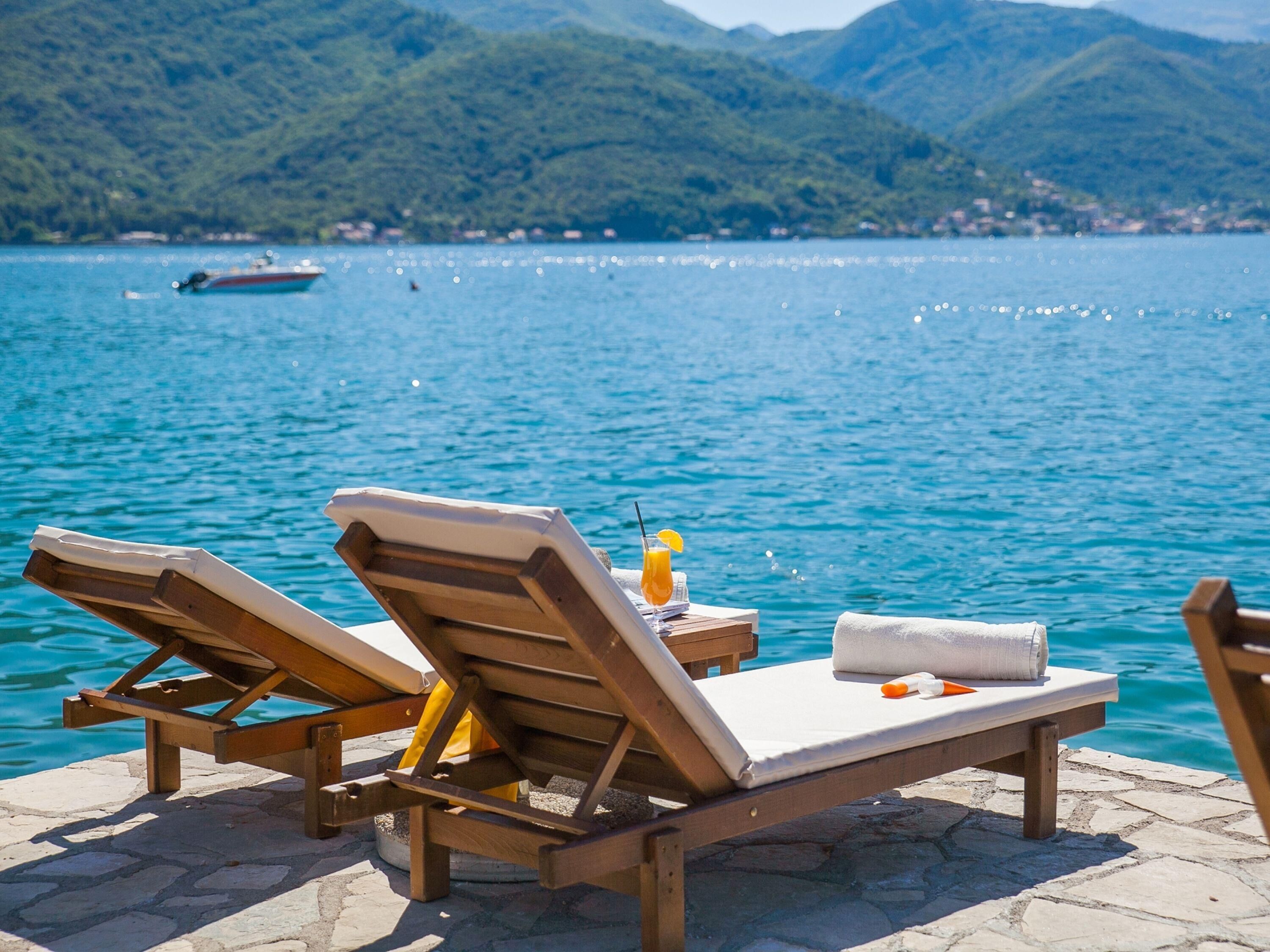 Private beach, sun-loungers, beach umbrellas, beach towels